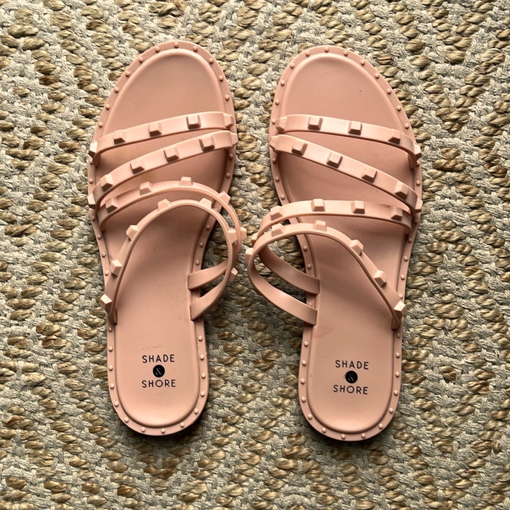Women’s sandals - size 6